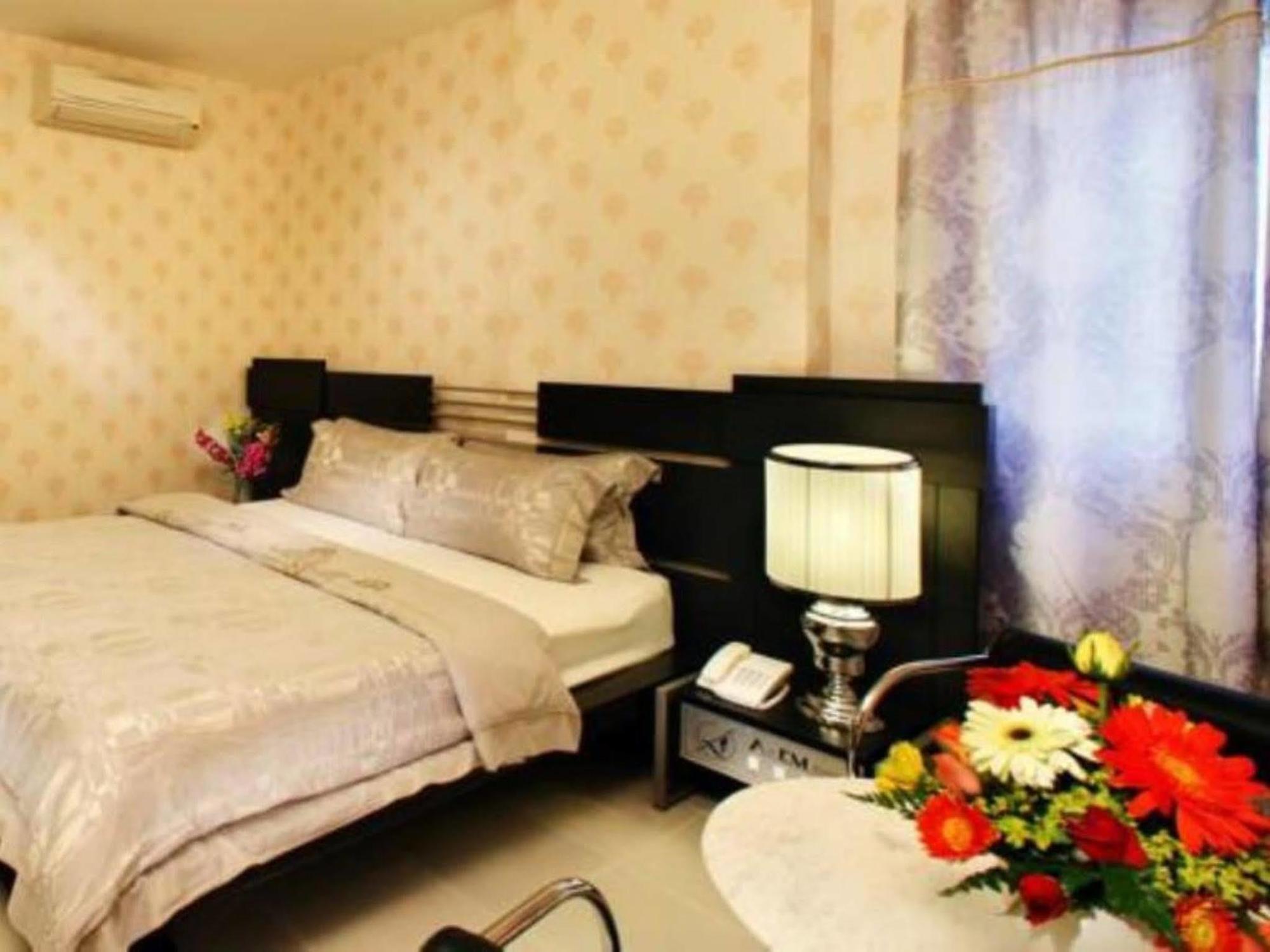 A&Em - The Petit Hotel Хошимин Екстериор снимка
